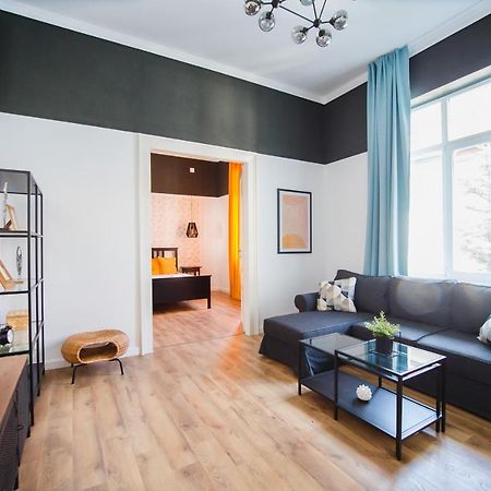 Super Central Spacious Apartment Орадеа Екстериор снимка