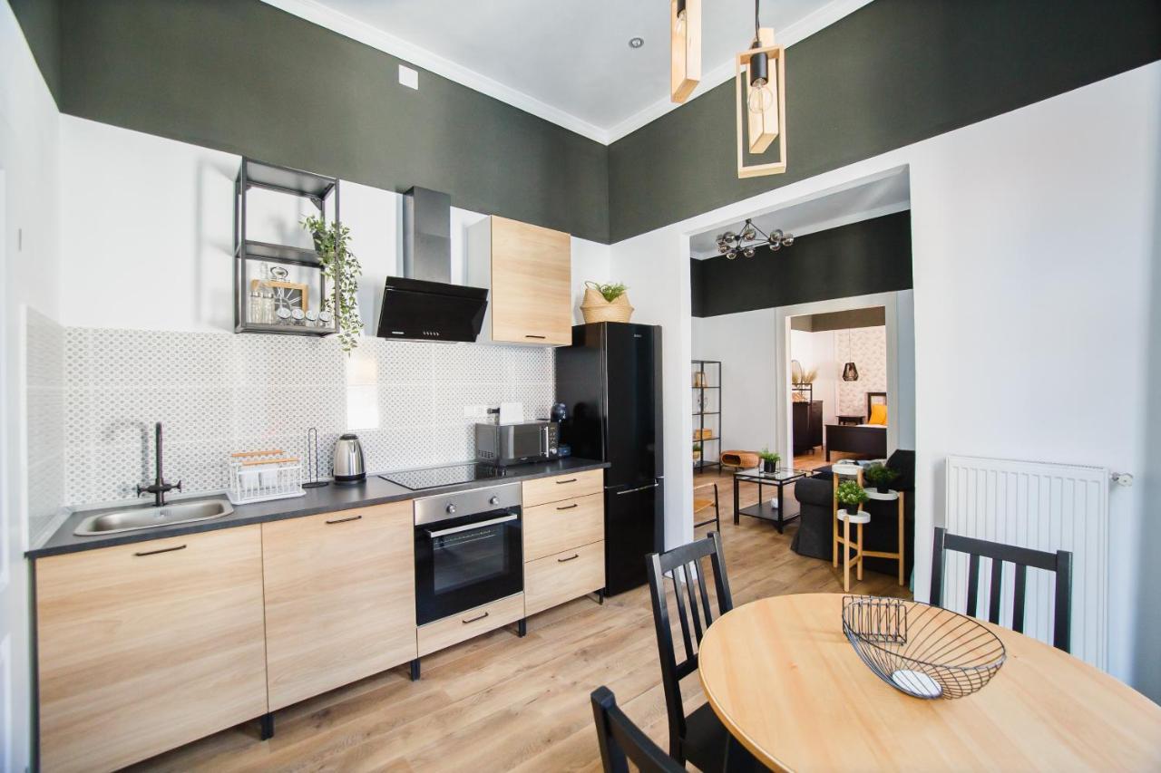 Super Central Spacious Apartment Орадеа Екстериор снимка