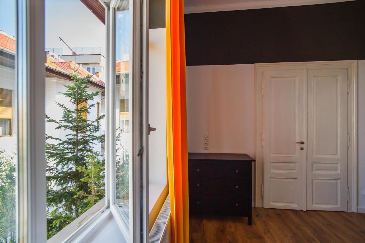Super Central Spacious Apartment Орадеа Екстериор снимка