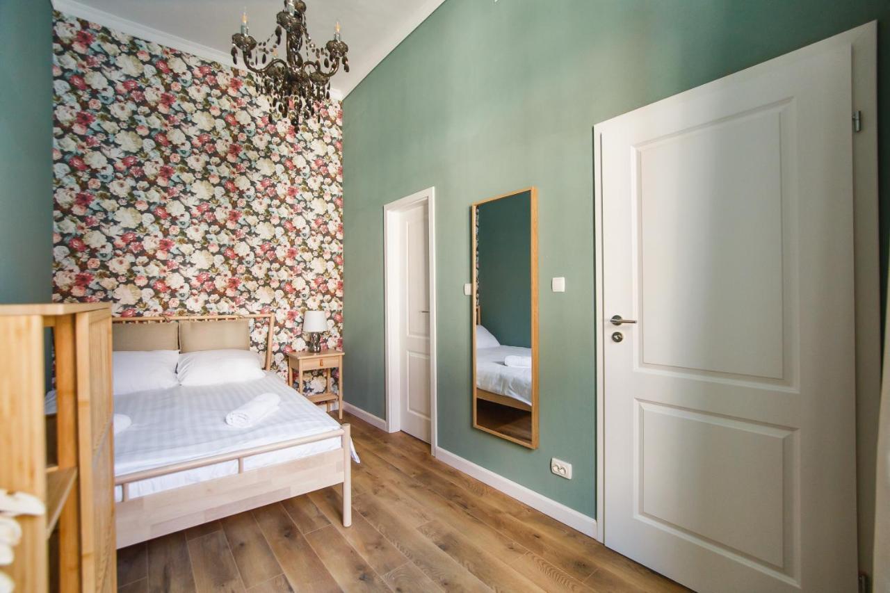Super Central Spacious Apartment Орадеа Екстериор снимка