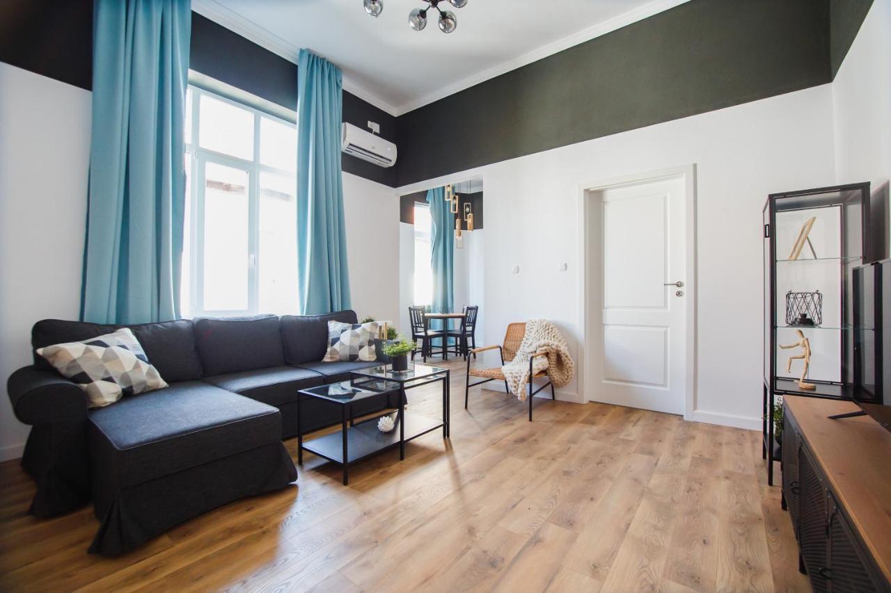 Super Central Spacious Apartment Орадеа Екстериор снимка