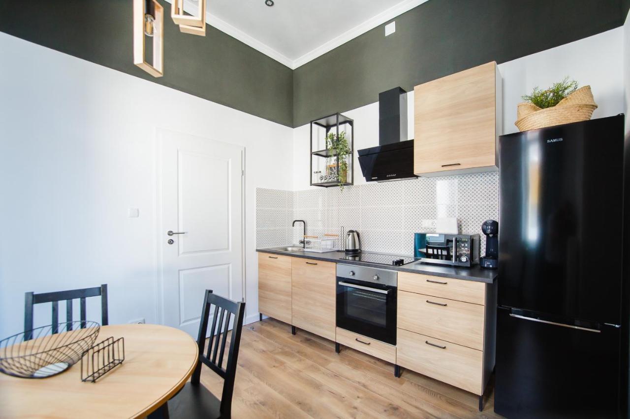 Super Central Spacious Apartment Орадеа Екстериор снимка